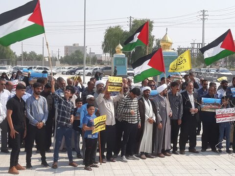 تصاویر/ طلاب پارسیانی همراه با مردم در اجتماع  ضد صهیونیستی و در حمایت از مردم فلسطین