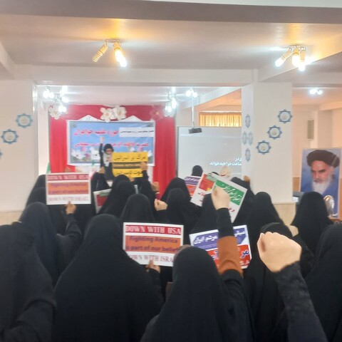 تصاویر/ تجمع طلاب خواهر مدرسه علمیه فاطمة الزهرا (س) سلماس در حمایت از فلسطین