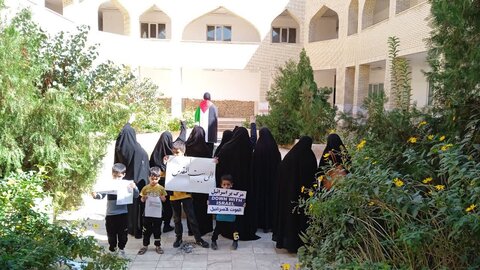 اجتماع طلاب مدرسه علمیه فاطمة المعصومه دلیجان در دفاع از مردم مظلوم فلسطین