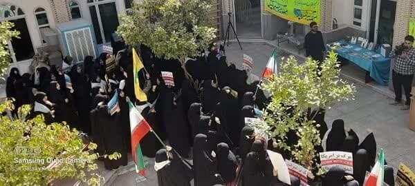 اجتماع اساتید و طلاب مدرسه علمیه فاطمة الزهرا(س) اردکان در حمایت از " طوفان الاقصی"