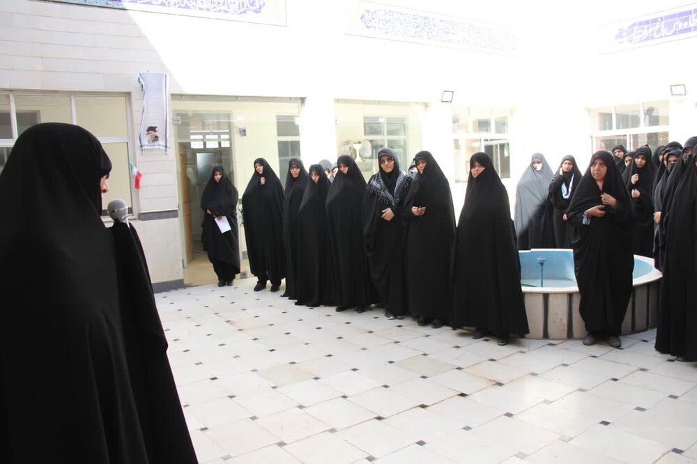 تجمع بانوان حوزوی میبد در حمایت از مردم فلسطین + عکس