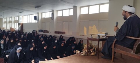 تصاویر/ نشست بصیرت سیاسی و بررسی حوادث اخیر در مدرسه علمیه صادقیه تبریز