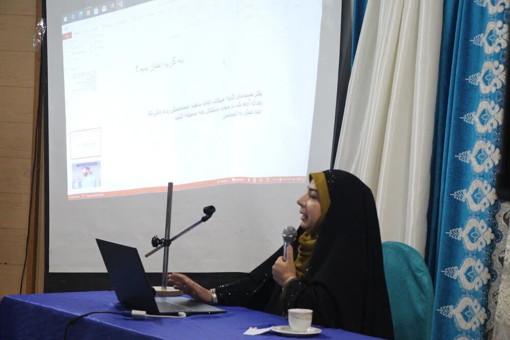 دوره آموزشی بصیرت ویژه خانوادههای هوانیروز شهید وطن پور برگزار شد + عکس