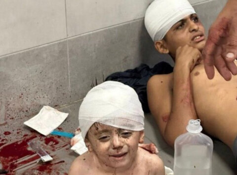کودک مجروح فلسطینی در بیمارستان المعمدانی غزه