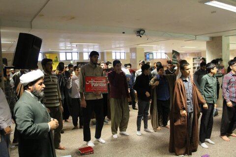 تصاویر/تجمع اساتید وطلاب مدرسه علمیه قروه در حمایت مردم فلسطین
