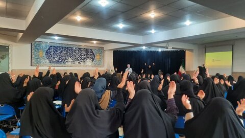 تصاویر/ تجمع طلاب مدرسه علمیه الزهرا(س) ارومیه در محکومیت حملات وحشیانه رژیم صهیونیستی به بیمارستان المعمدانی غزه