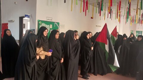 تصاویر/ تجمع طلاب مدرسه علمیه الزهرا(س) ارومیه در محکومیت حملات وحشیانه رژیم صهیونیستی به بیمارستان المعمدانی غزه