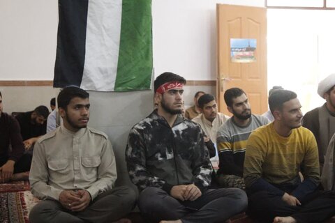 تصاویر / تجمع طلاب و روحانوین خوی در محکومیت جنایت حمله صهیونیست‌ها به بیمارستان المعمدانی غزه