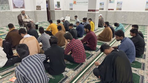 تصاویر/  برگزاری درس اخلاق مدرسه  علمیه امام صادق(ع) حاجی آباد