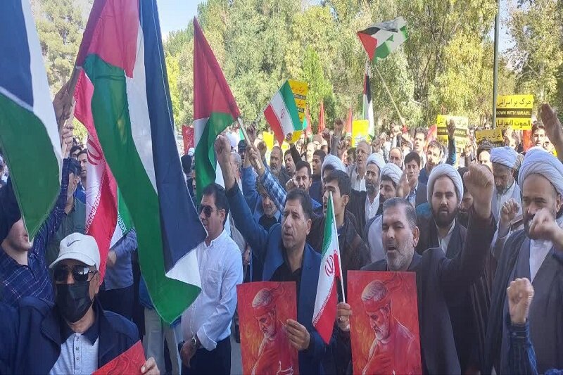 تجمع مردم کرمانشاه حامی فلسطین در فرودگاه شهید اشرفی (ره)