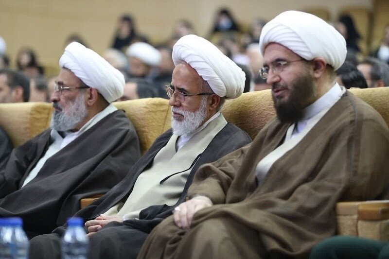 آیین تکریم و معارفه نماینده ولی فقیه در استان کرمانشاه برگزار شد