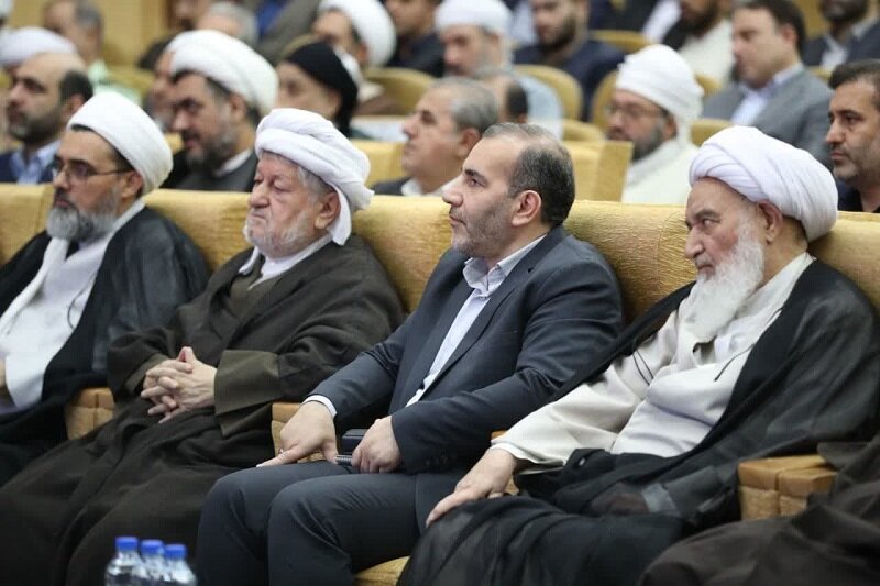 آیین تکریم و معارفه نماینده ولی فقیه در استان کرمانشاه برگزار شد