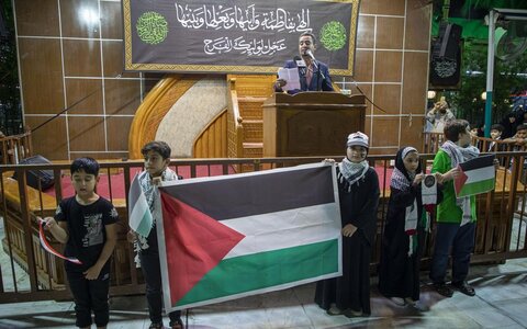 بالصور/ أهالي كربلاء يستنكرون الاعتداءات الصهيونيّة التي تطال الفلسطينيّين في غزّة