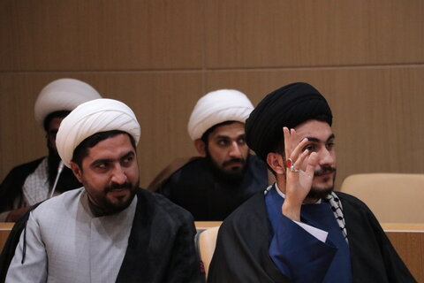 تصاویر| نشست صمیمی خطباء شهر شیراز با نماینده ولی فقیه در فارس