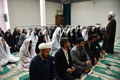 تصاویر/ حضور امام جمعه شهرستان خوی در دبیرستان دخترانه شهدای فرهنگی