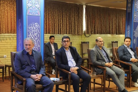 تصاویر/ دیدار جمعی از مدیران و کارکنان بیمه سلامت آذربایجان شرقی با نماینده ولی فقیه در استان