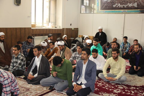تصاویر / نشست اساتید وطلاب مدرسه علمیه مولاوردیخان با نماینده ولی فقیه در استان قزوین