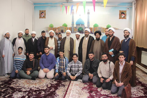 تصاویر / نشست اساتید وطلاب مدرسه علمیه مولاوردیخان با نماینده ولی فقیه در استان قزوین