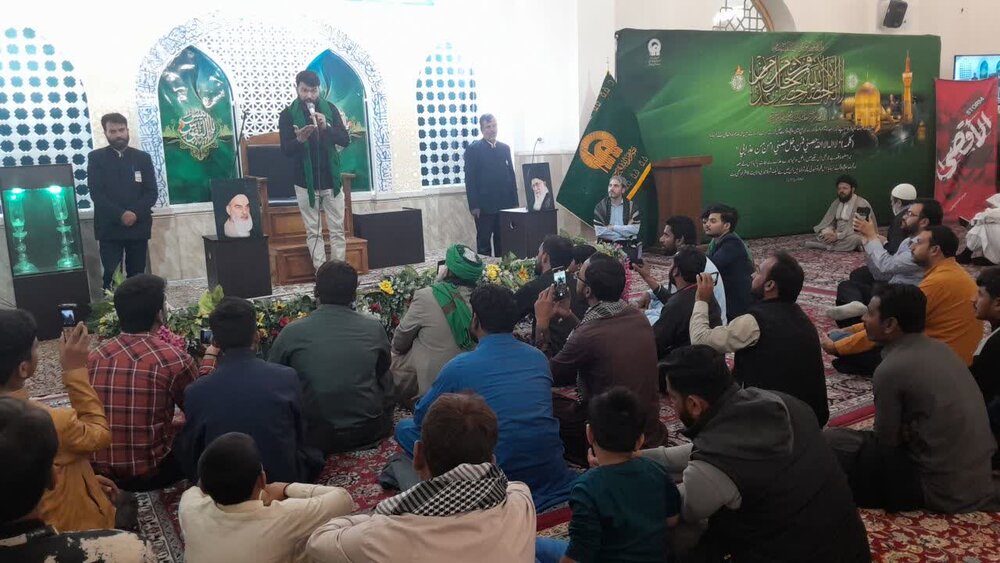 عالمی شہرت یافتہ نوحہ خواں علی صفدر کی حرم امام رضا (ع) میں حاضری؛ بین الاقوامی امور کے سربراہ سے ملاقات