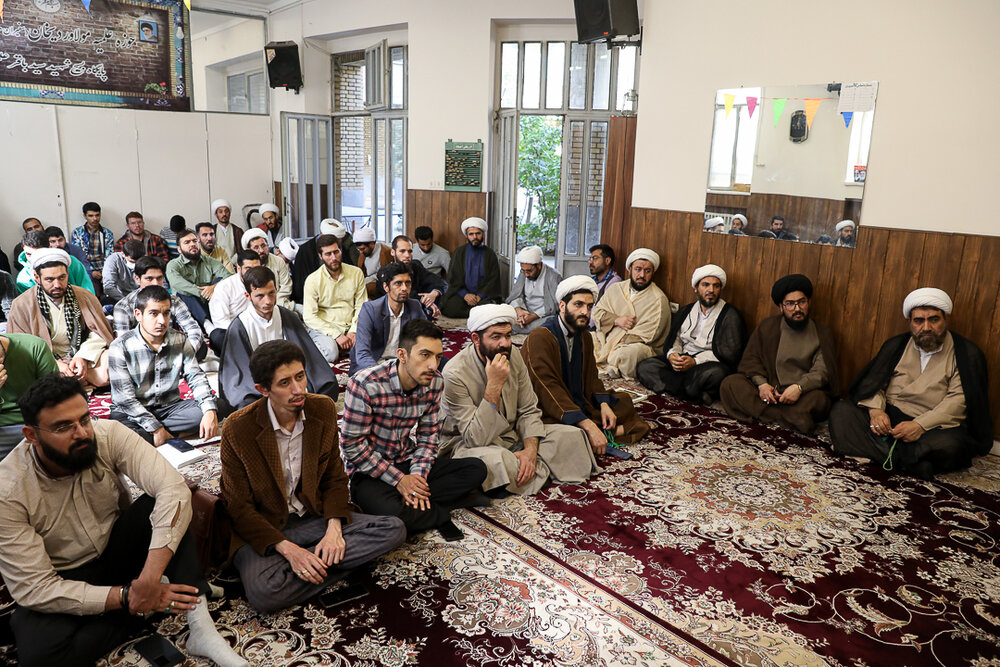 نماینده ولی فقیه در استان قزوین: احیای تبلیغ کمتر از احیای عرصه دفاعی نیست