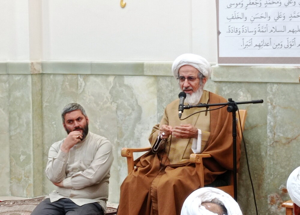 جایگاه امامت جمعه را خرج کاندیداهای انتخاباتی نخواهیم کرد