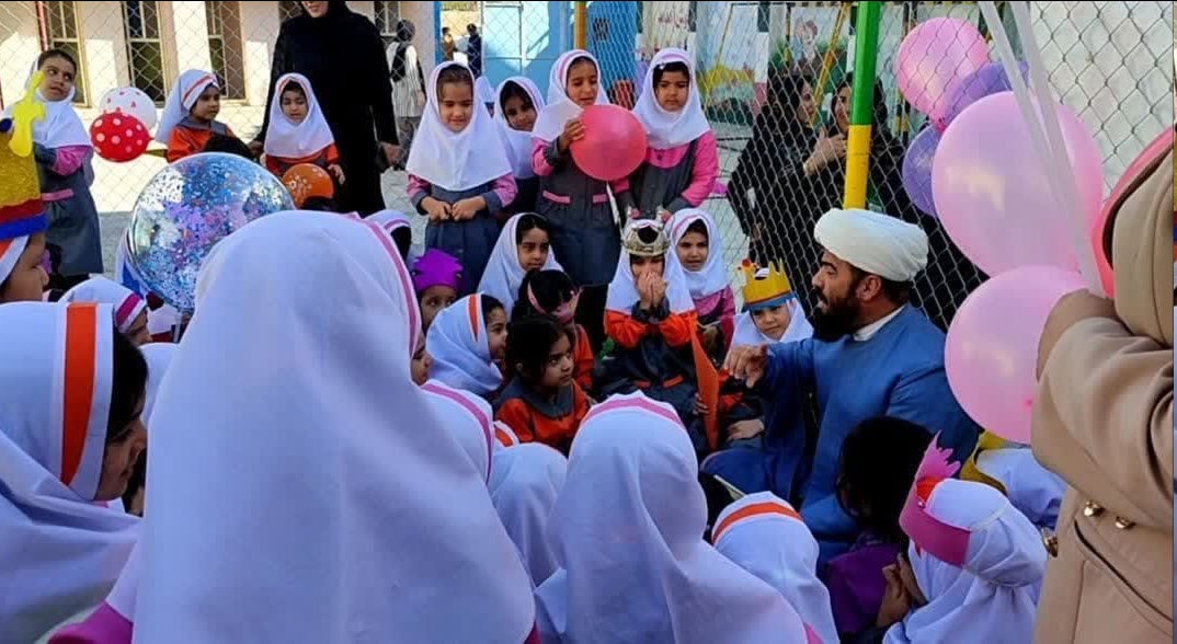 از تلاش برای حمایت از محرومان تا توجه ویژه به کار دانشآموزی + عکس