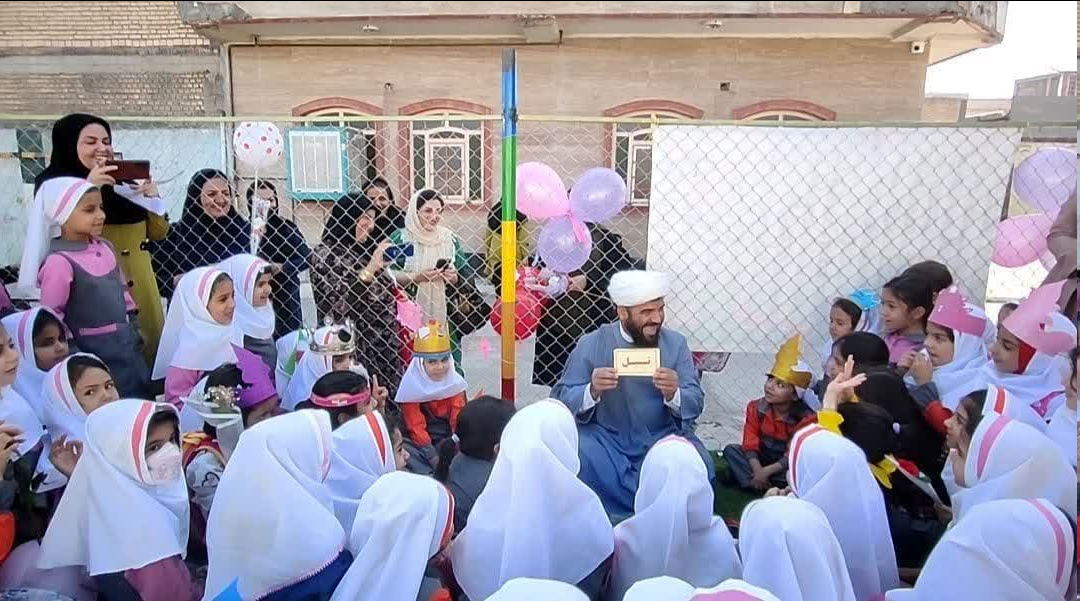 از تلاش برای حمایت از محرومان تا توجه ویژه به کار دانشآموزی + عکس