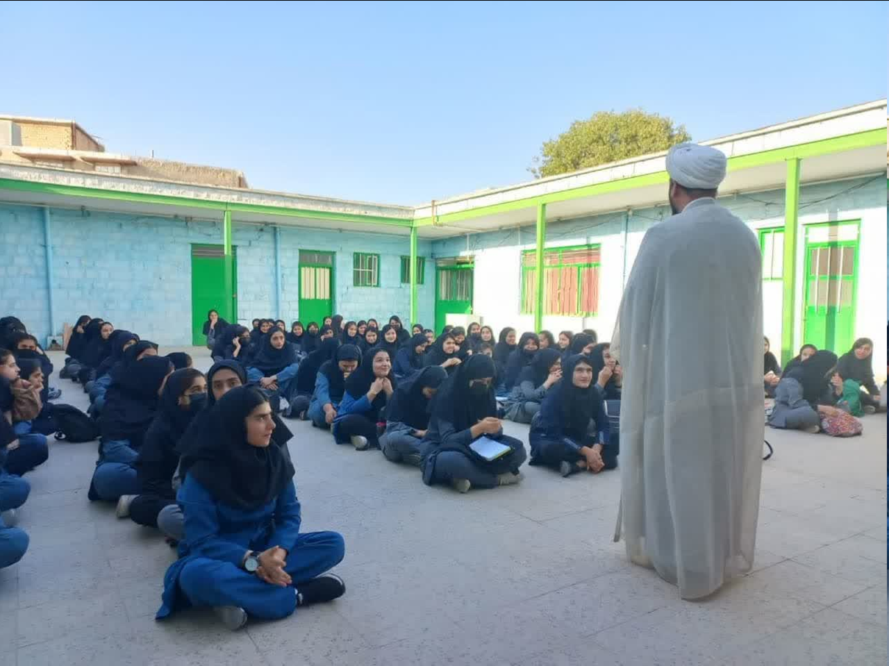 از تلاش برای حمایت از محرومان تا توجه ویژه به کار دانشآموزی + عکس