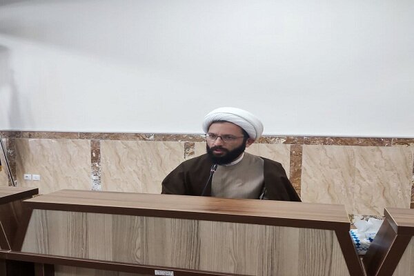 طلاب با تقویت بُعد علمی و معنوی خود، توطئههای دشمن را خنثی کنند