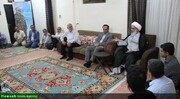 فیلم| حضور نماینده ولی فقیه در بوشهر در منزل مرحوم بارونی رزمنده بسیجی