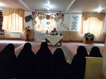 دشمن از تأثیرگذاری روحانیت و حوزه های علمیه با خبر است