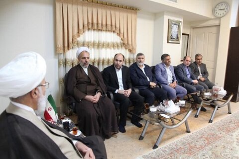 حجت الاسلام والمسلمین غفوری، در دیدار رئیس و معاونین دانشگاه علوم پزشکی استان