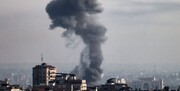 غزہ پر مسلسل حملے جاری؛ صہیونیوں نے دو مساجد کو بھی نشانہ بنایا