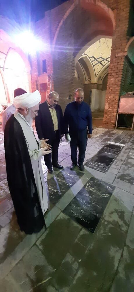 مراسم رونمایی از کتاب «نگاه عاشقانه» در کاشان برگزار شد