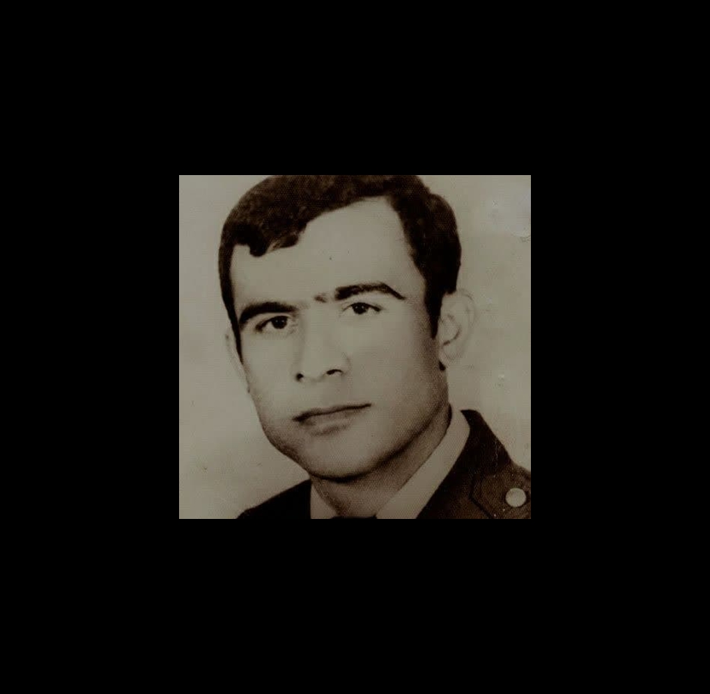 شهید بوشهری که در زمان دانش آموزی معلمی می کرد