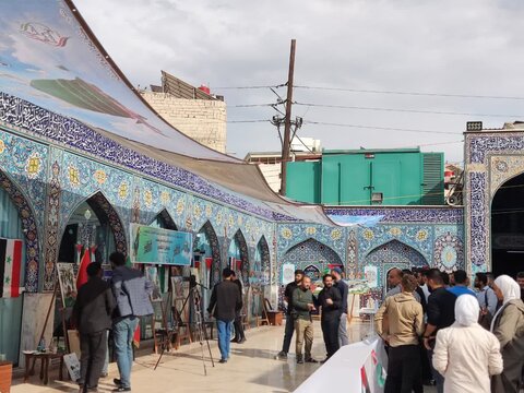 نمایشگاه آثار هنری نقاشان در حرم حضرت زینب (س) در حمایت از عملیات طوفان الاقصی