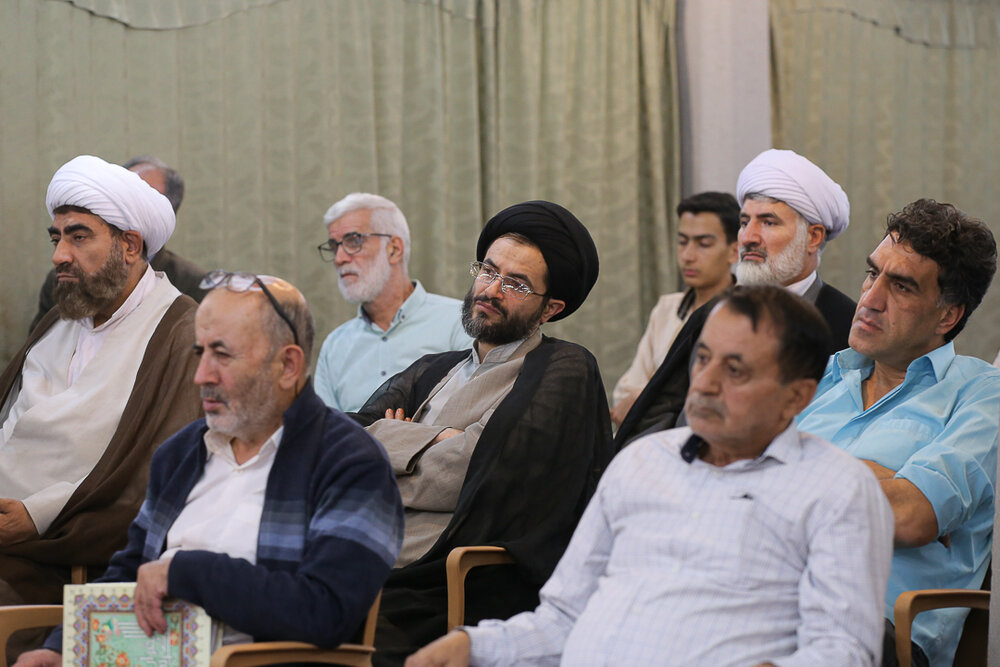 اگر خدا نماز ما را بپذیرد به کارهای دیگر ما هم نگاه نمیکند