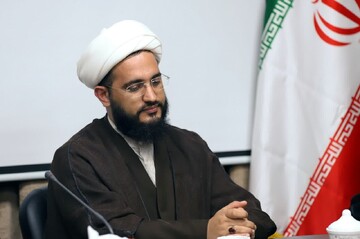 نباید به بهانه اثرگذاری به هر قیمتی از چارچوب های طلبگی دور شویم