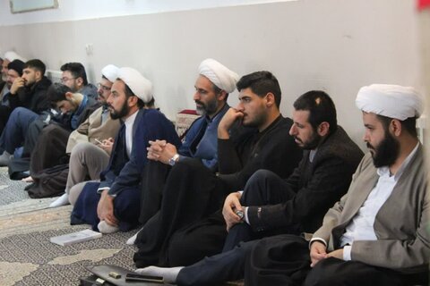 تصاویر/ برگزاری نشست بصیرتی در مدرسه علمیه امام صادق (ع) شهرستان بیجار