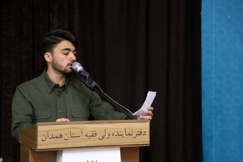 تصاویر / دیدار جمعی از نخبگان بسیج دانش آموزی استان با نماینده ولی فقیه در استان همدان