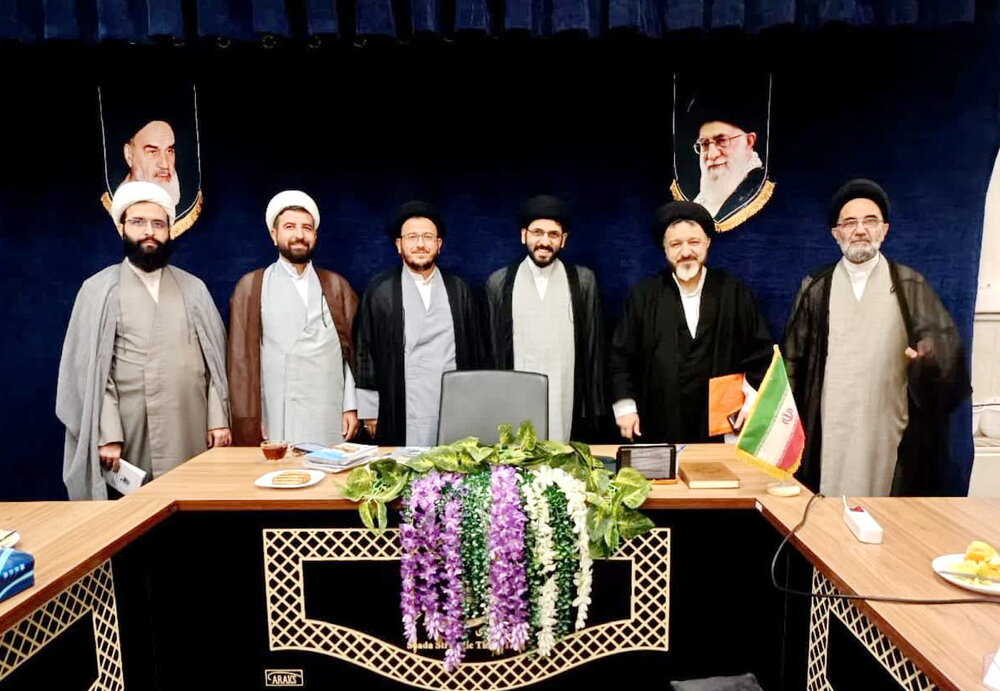 نقش حوزه انقلابی در جهاد تبیین مهم است 1 نقش حوزه انقلابی در جهاد تبیین مهم است