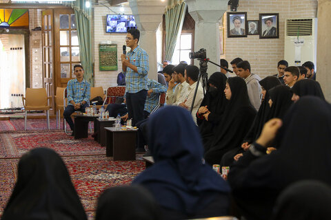 تصاویر / دیدار صمیمانه   جمعی از دانش‌آموزان با نماینده ولی فقیه در استان قزوین