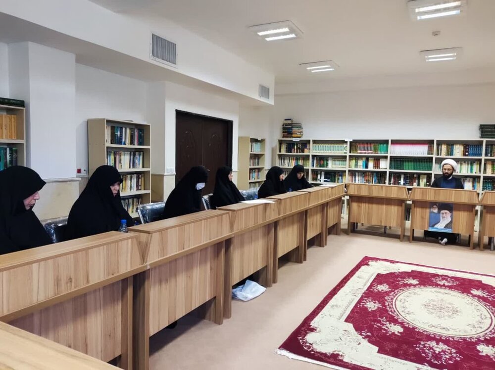 تقویت انگیزه طلاب از اولویتهای مدیران مدارس علمیه خواهران باشد