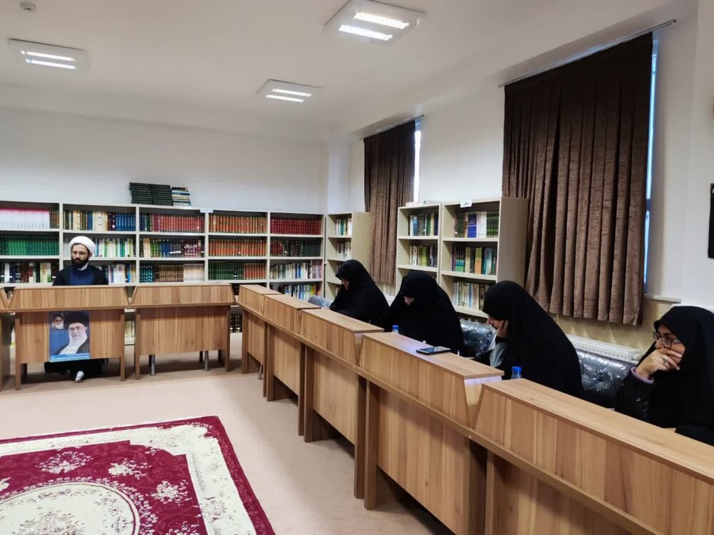 تقویت انگیزه طلاب از اولویتهای مدیران مدارس علمیه خواهران باشد