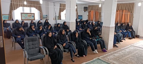 گزارش تصویری/ دیدار دانش آموزان بسیجی با امام جمعه شهرستان سلطانیه