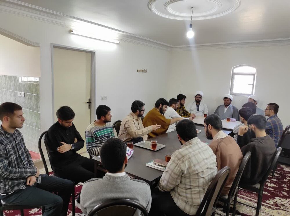 دیدار طلاب پژوهشگر مدرسه علمیه دارالعلم اسلامی با معاون پژوهش حوزه علمیه کاشان + عکس