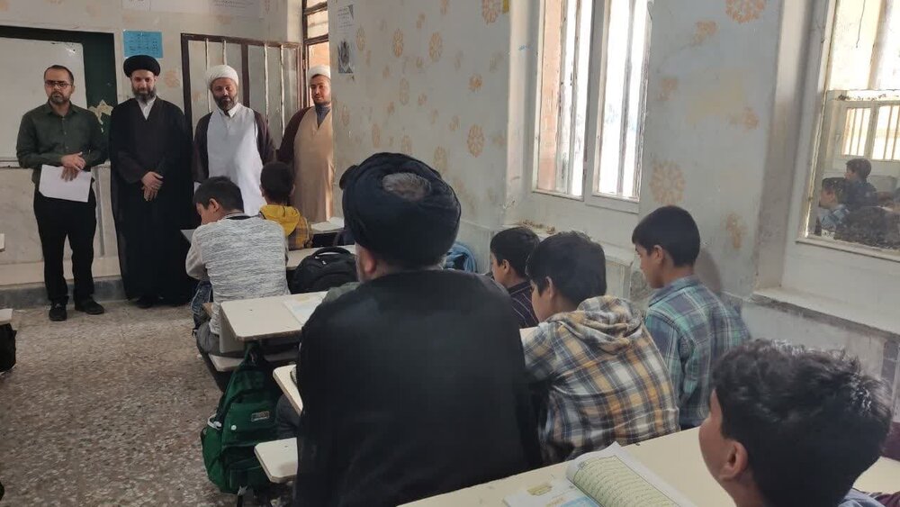 بازدید مدیر حوزه علمیه خوزستان از مدارس محمد امین نوع یک استان خوزستان