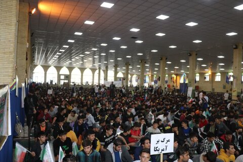 تصاویر/ اجتماع 5000 نفری دانش آموزان و پرچمداران گام دوم انقلاب در خوی
