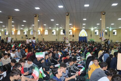 تصاویر/ اجتماع 5000 نفری دانش آموزان و پرچمداران گام دوم انقلاب در خوی