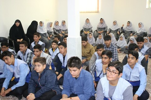 تصاویر/ دیدار تعدادی از دانش آموزان شهرستان خرمدره با امام جمعه این شهرستان